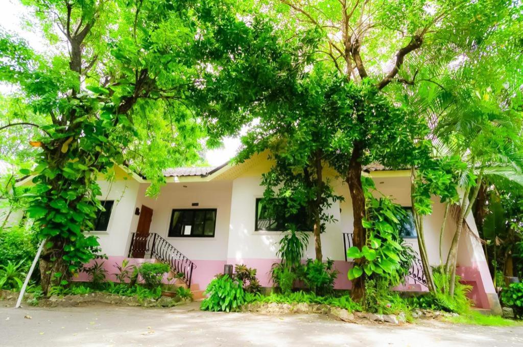 ชญาดา การ์เดน เฮาส์ แอนด์ รีสอร์ท โฮเทล  นครราชสีมา ภายนอก รูปภาพ