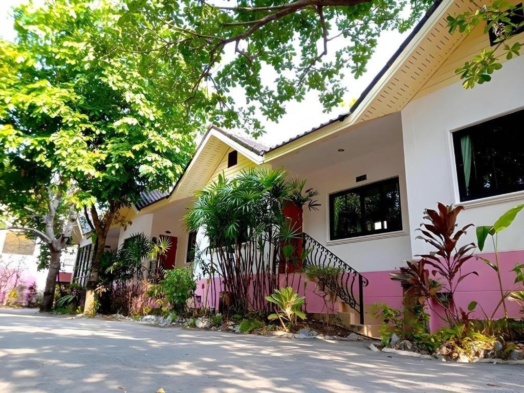 ชญาดา การ์เดน เฮาส์ แอนด์ รีสอร์ท โฮเทล  นครราชสีมา ภายนอก รูปภาพ